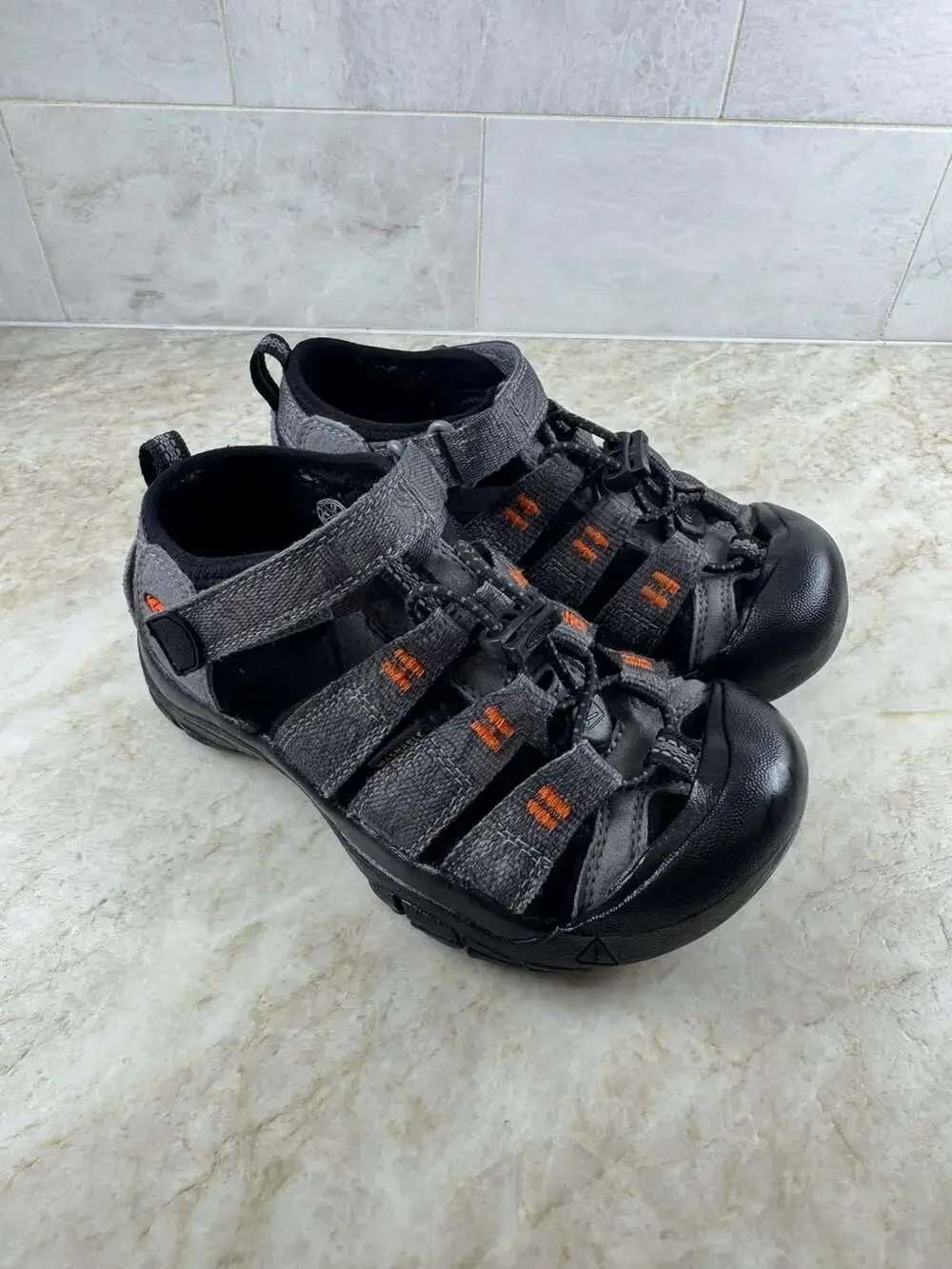 Keen Newport H2 Closed Toe Water Sandals Gray Black Kids Size 13